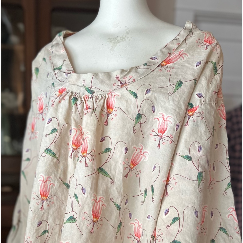 Breezy top with bell shaped sleeves and a collar bone showoff neckline.